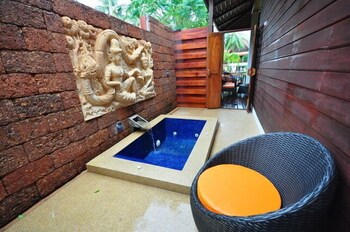 Coral Hotel Bangsaphan 38/62