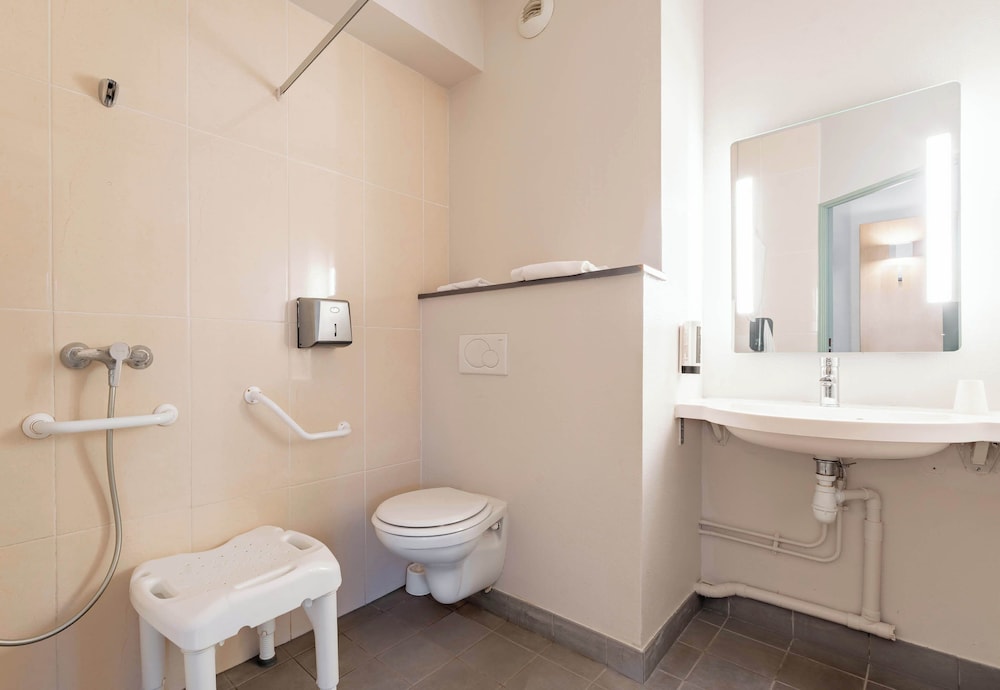 Room, Double Bed, Accessible 3/3