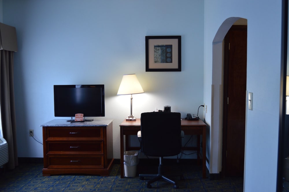 Comfort Inn & Suites Cincinnati Uptown Clifton 34/45