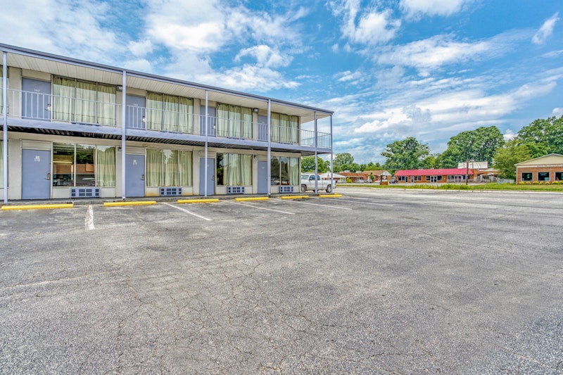 OYO Inn Kernersville 28/40
