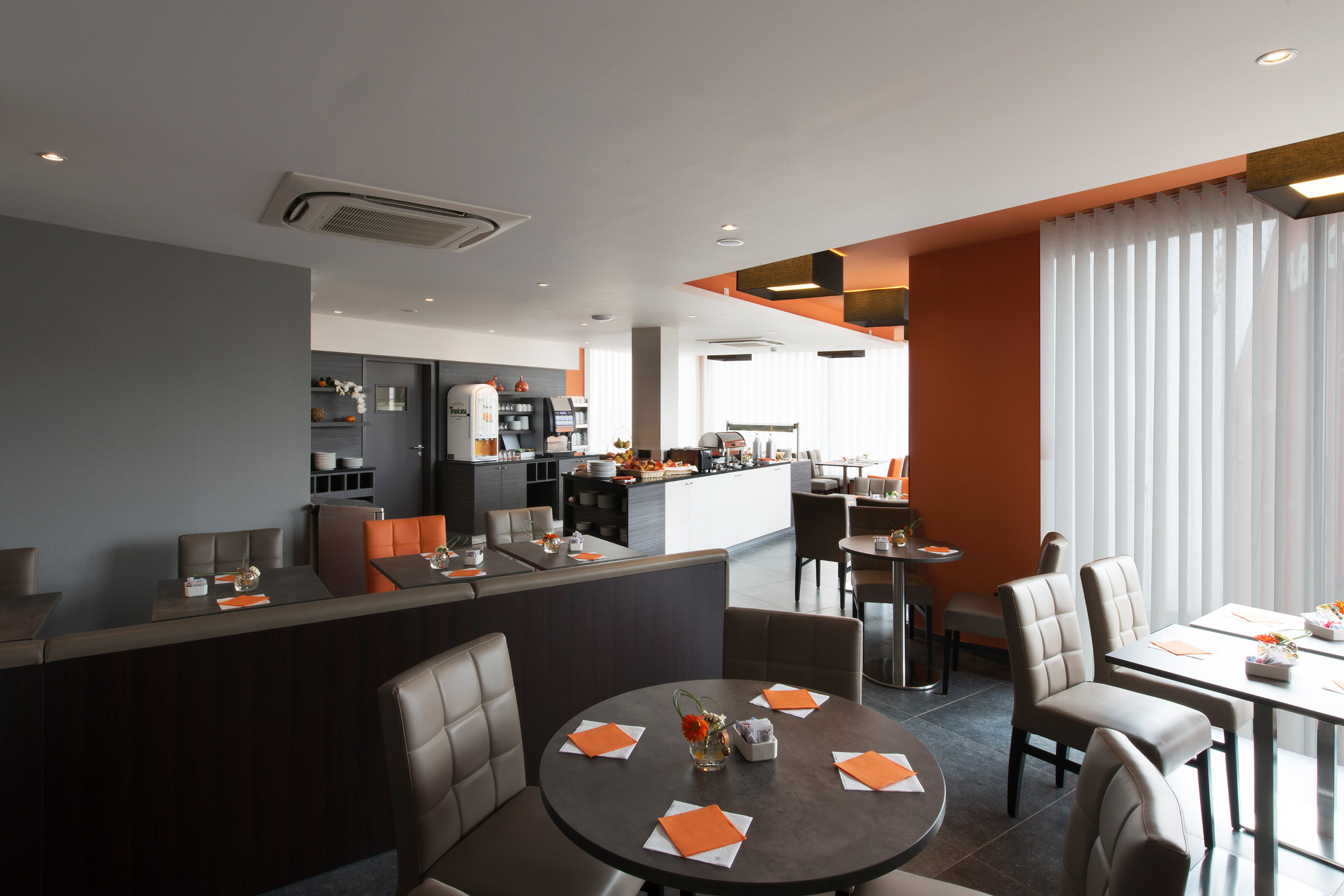 Orange Hotel 18/26