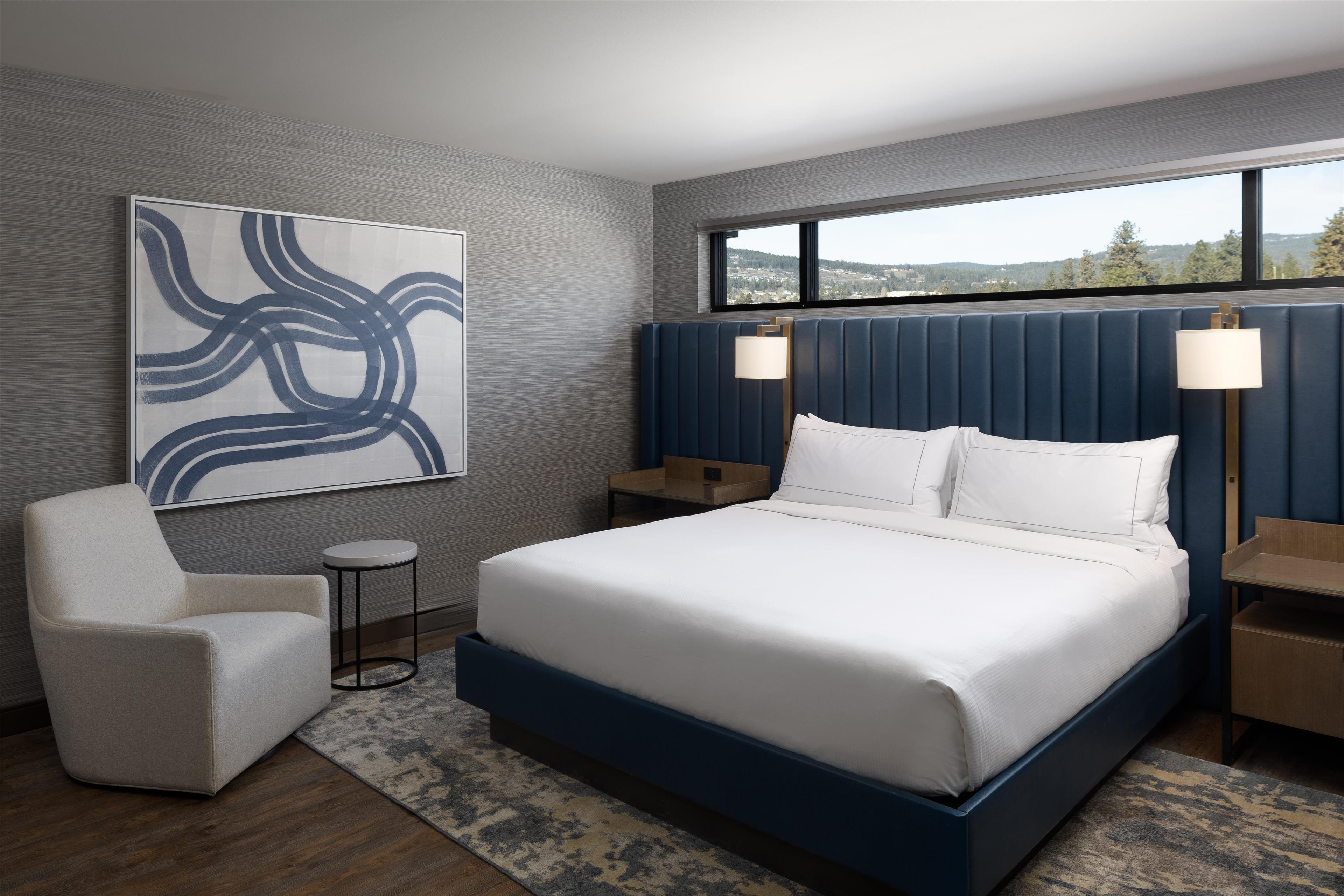 2 BEDROOMS, SUITE, KING BED, QUEEN BED, 2 BATHROOMS, BALCONY, KITCHEN