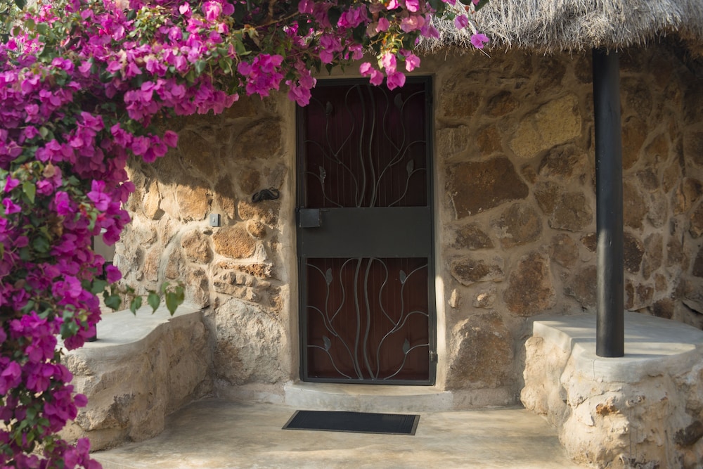 Nyati Hill Cottages 4/33