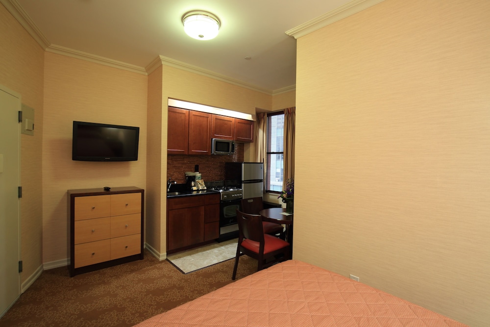 Radio City Apartments 28/70