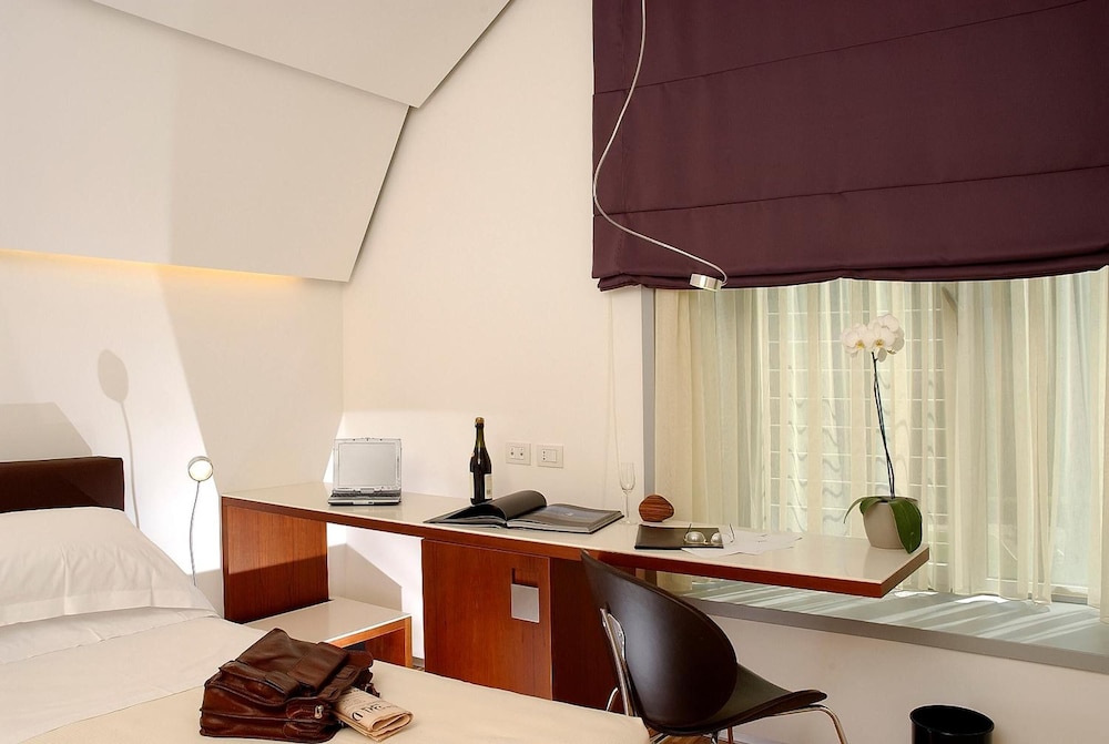 Black Hotel Rome 54/60