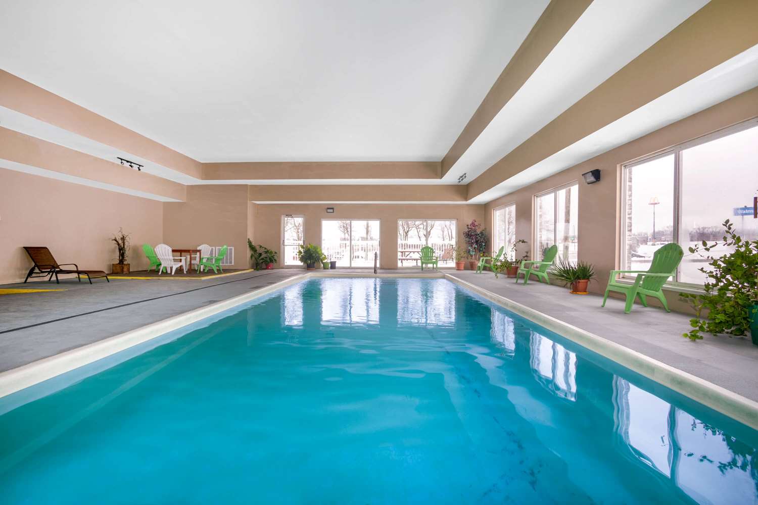 Days Inn & Suites by Wyndham Cuba 4/16