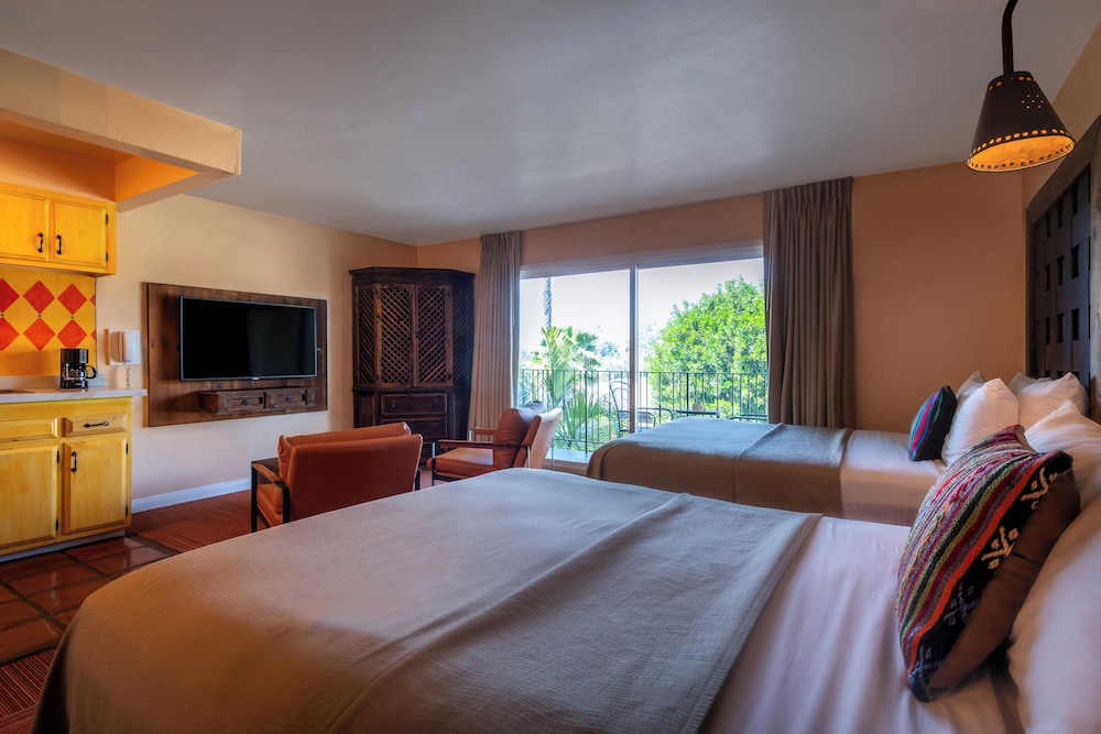 STUDIO, QUEEN BED, KITCHEN