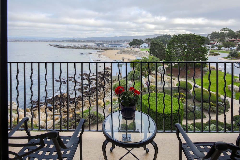 Monterey Bay Inn 43/44
