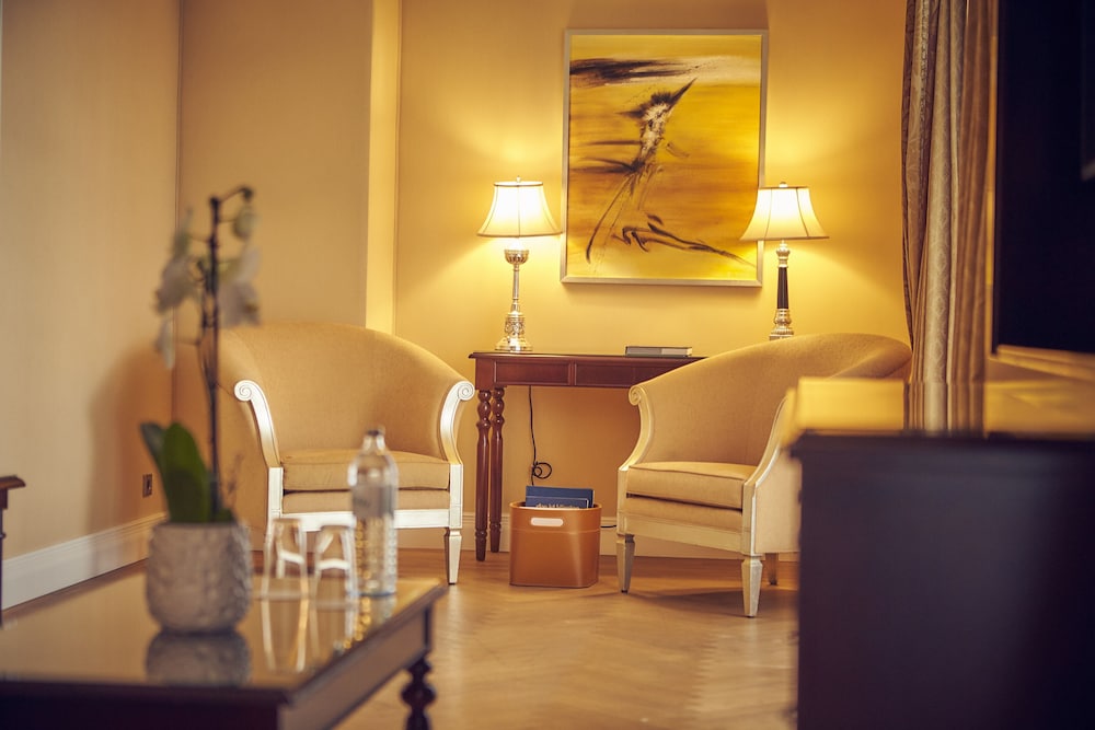 FALKENSTEINER SCHLOSSHOTEL VELDEN 52/83