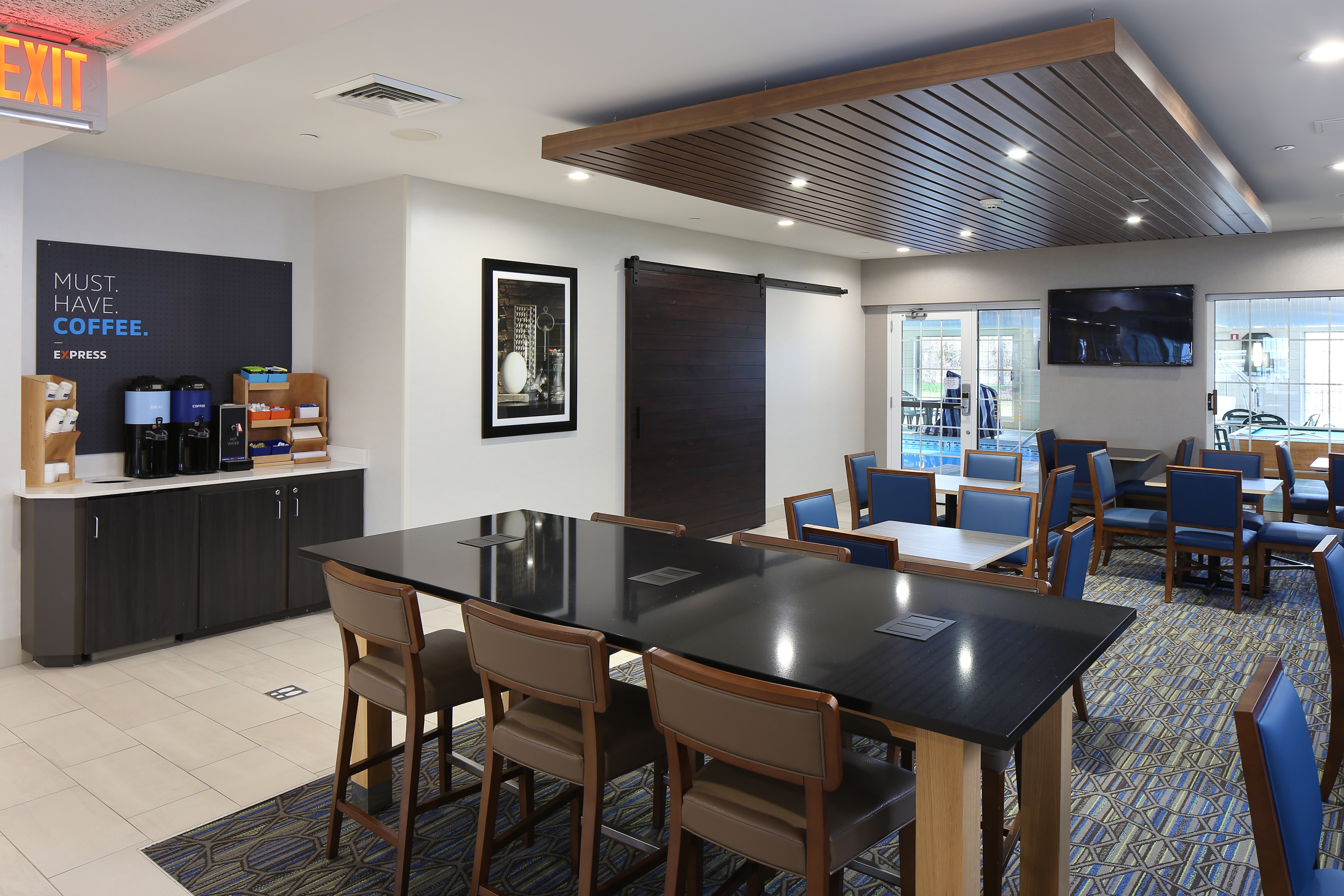 Holiday Inn Express Grand Rapids Sw 33/52