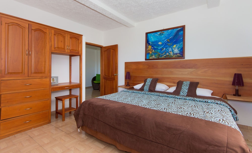 Twin Lodge Galapagos Hotel 12/68