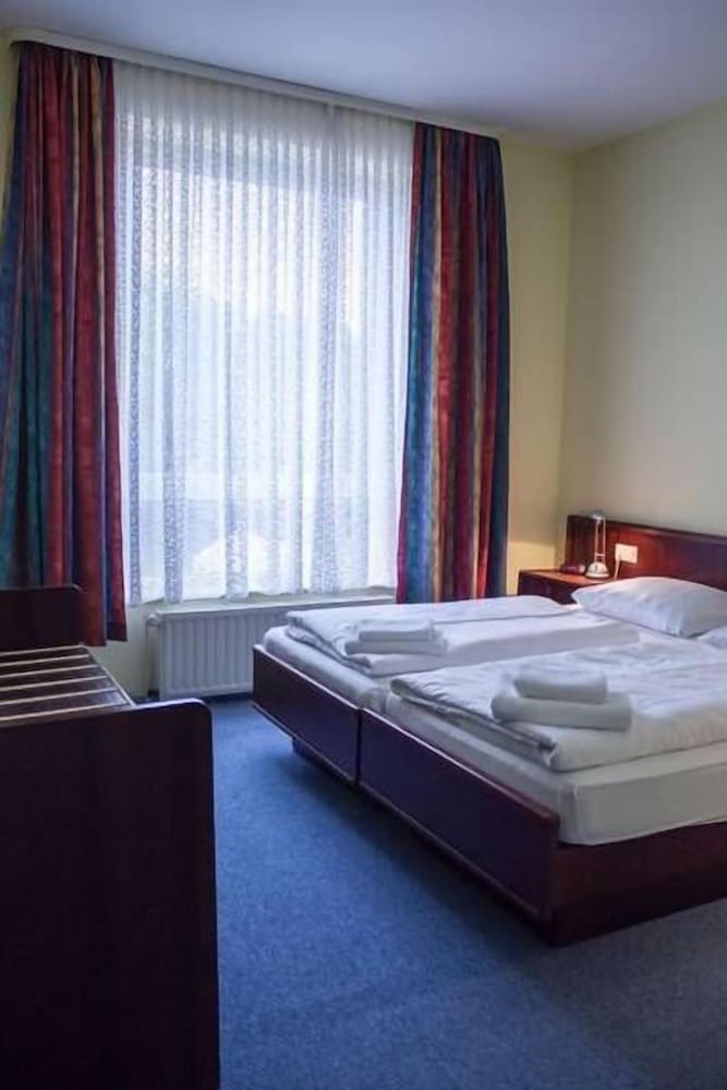 Erbenholz Hotel and Restaurant 8/40