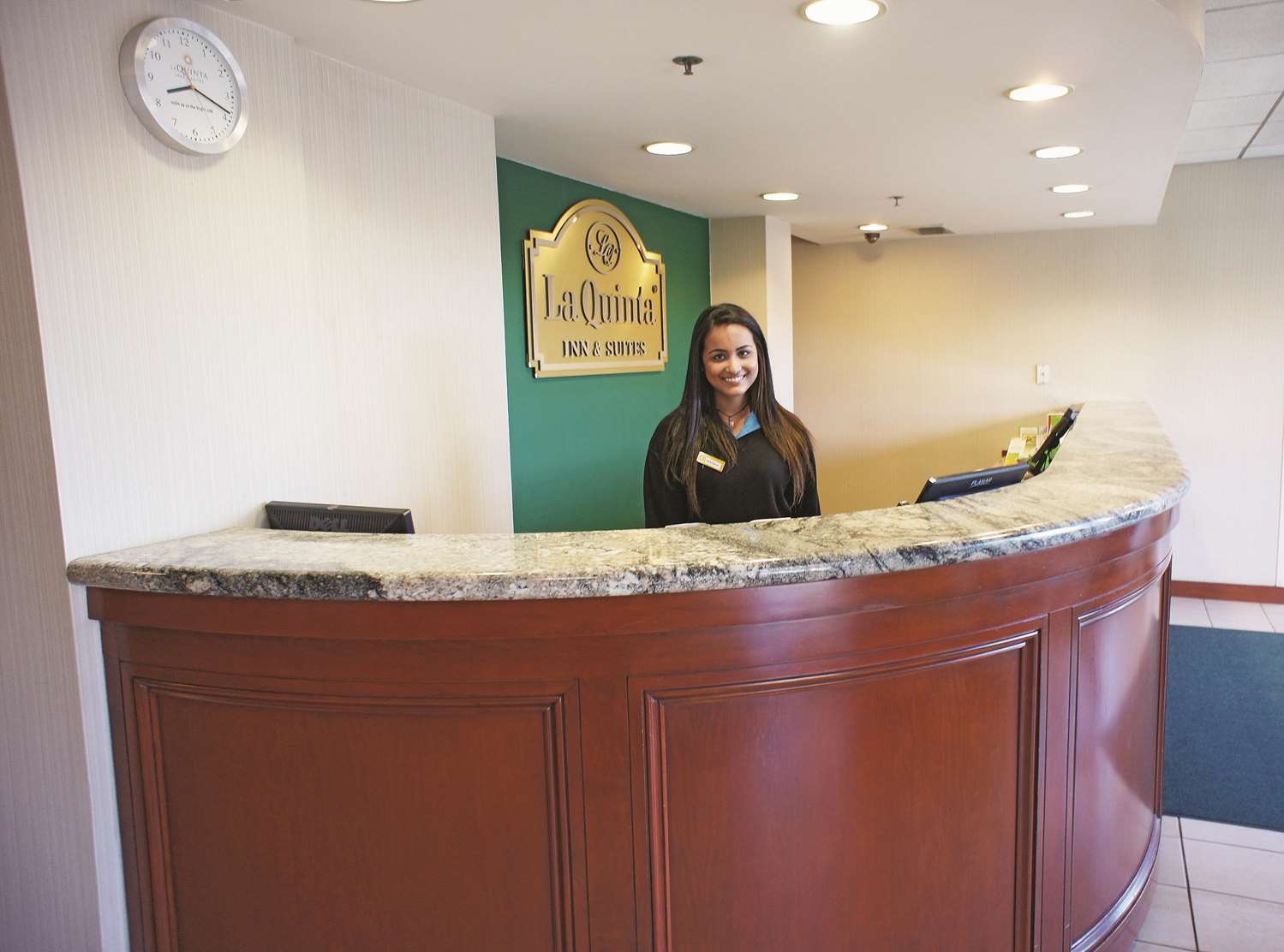 La Quinta Inn & Suites by Wyndham Stamford / New York City 12/59
