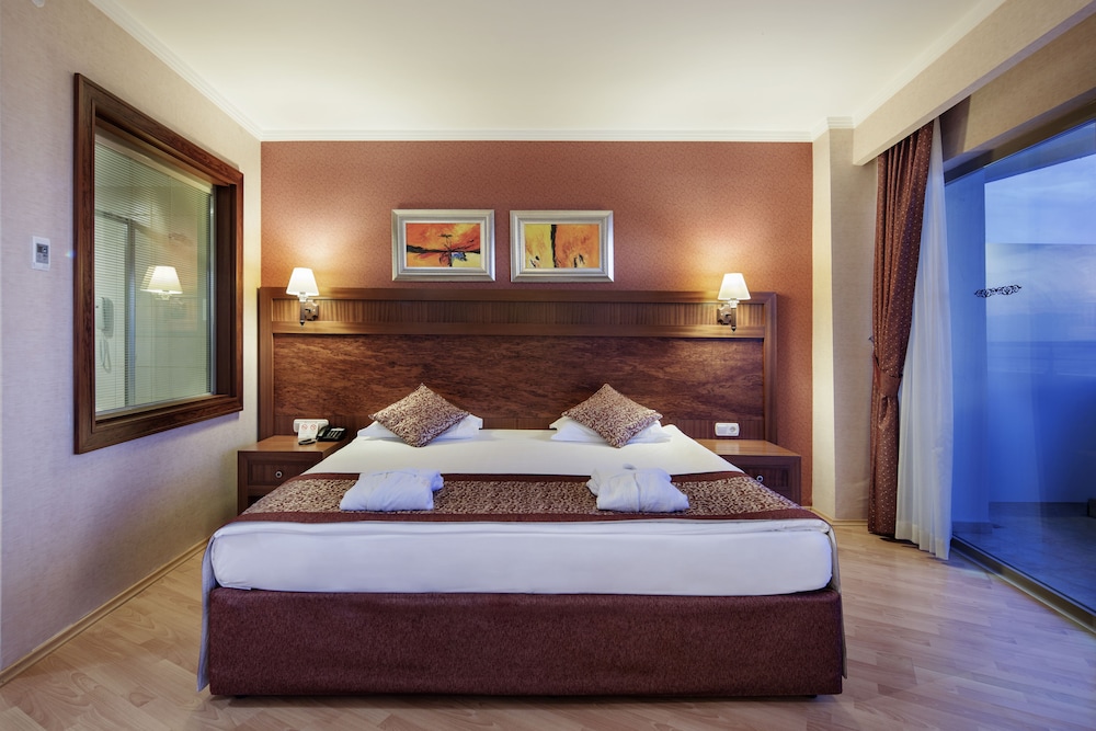 Alba Royal Hotel - Adults only 12/50