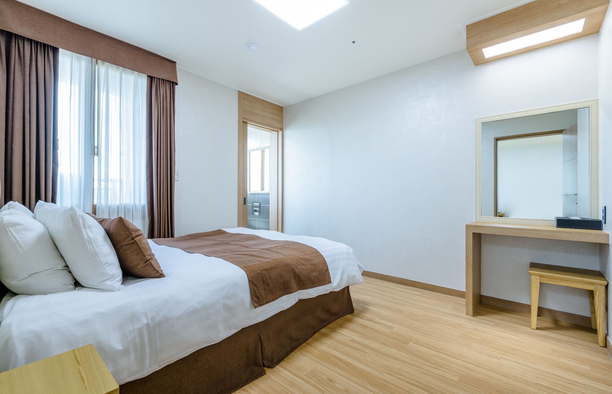 2 BEDROOMS, FAMILY SUITE