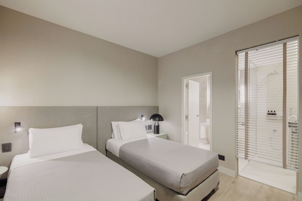 COMFORT, QUEEN BED