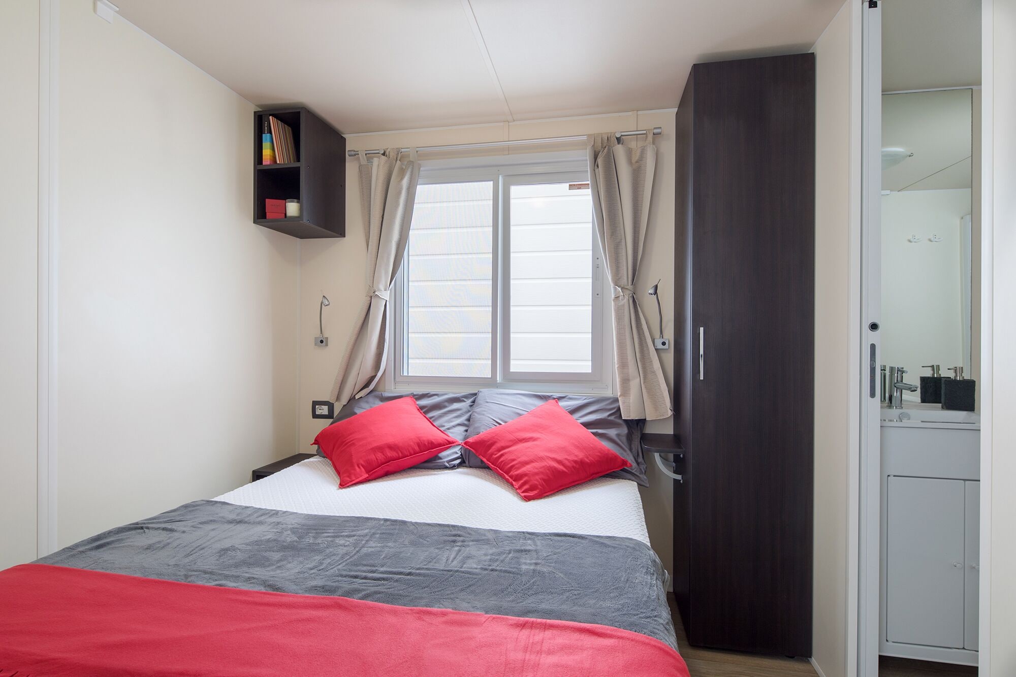 2 Bedrooms, Mobile Home, Double and Twin Beds