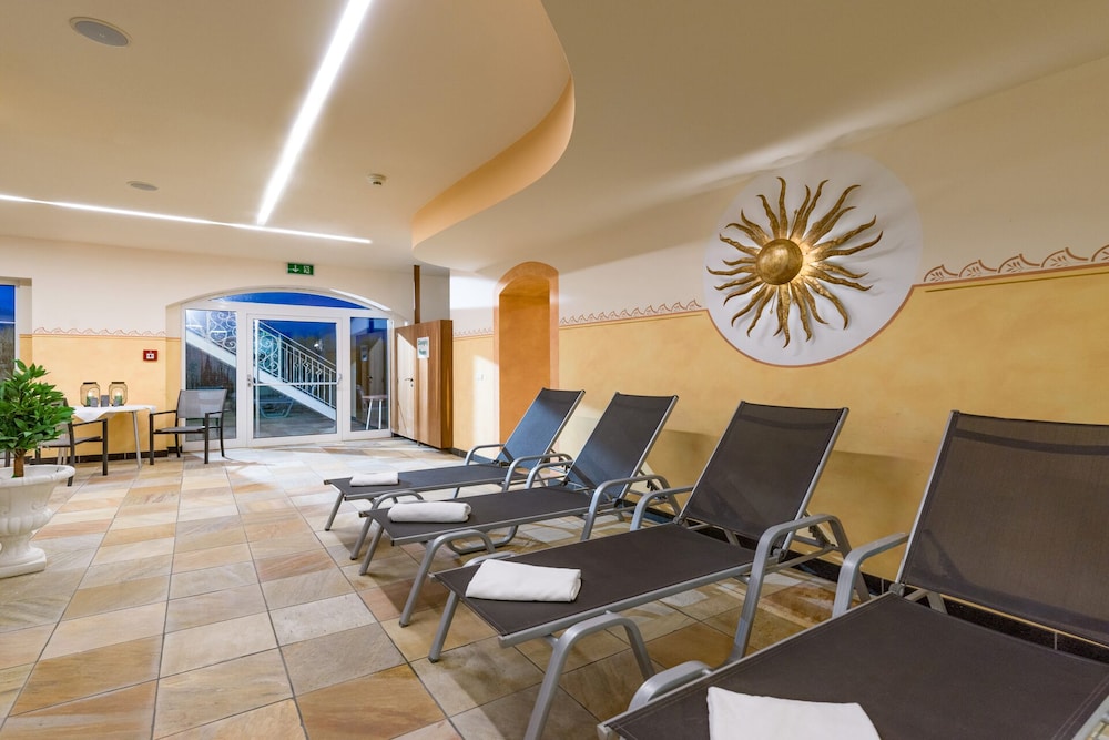 HARMONY HOTEL HARFENWIRT 33/38