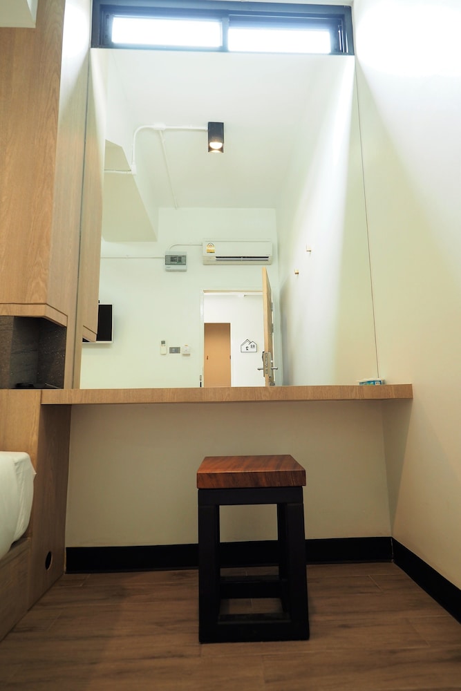 T Hostel at Victory Monument 12/46