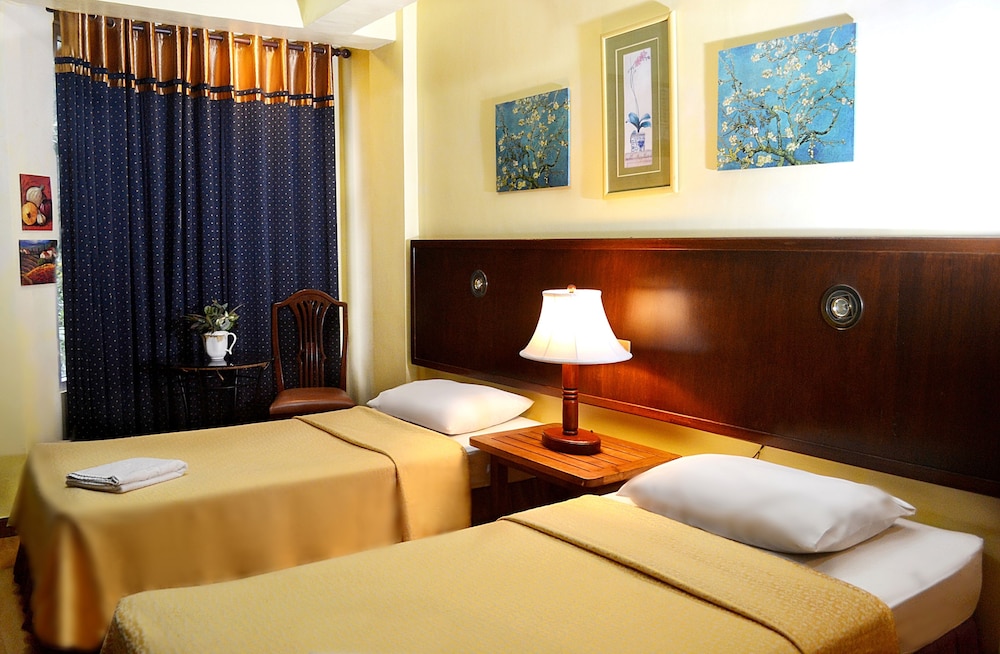 Subic Park Hotel 24/73