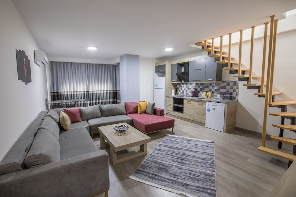 Elanis Suites 17/40