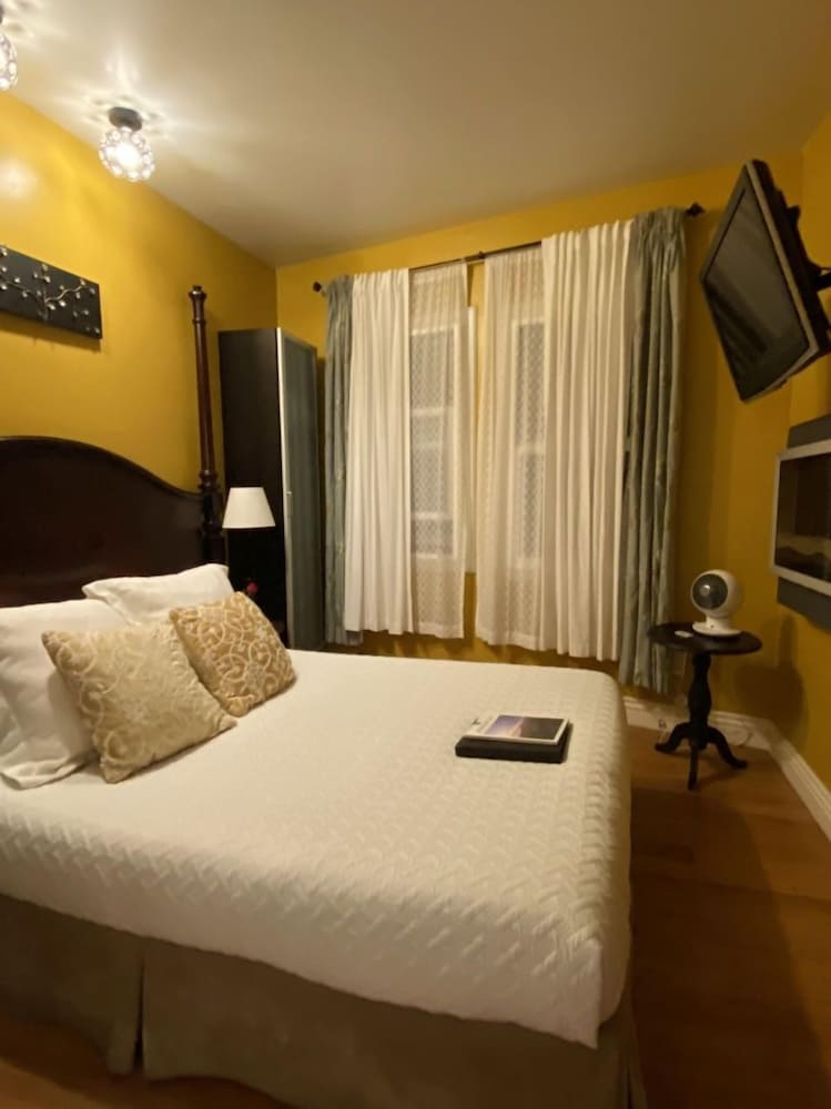 Hotel 1110 - Adults Only 24/75