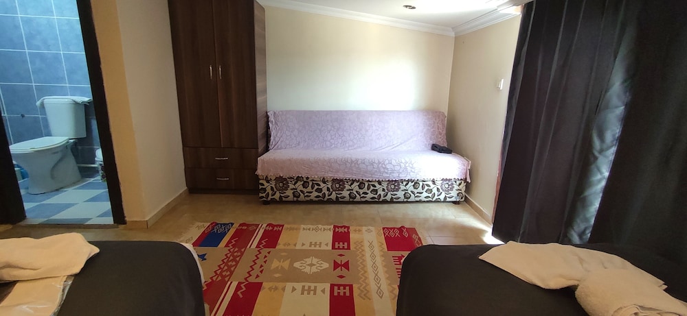 Sah Hotel 4/58
