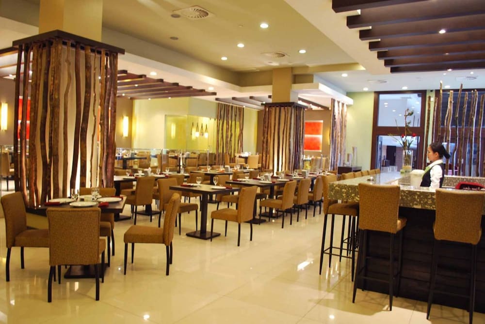 Tanza Oasis Hotel And Resort 35/50