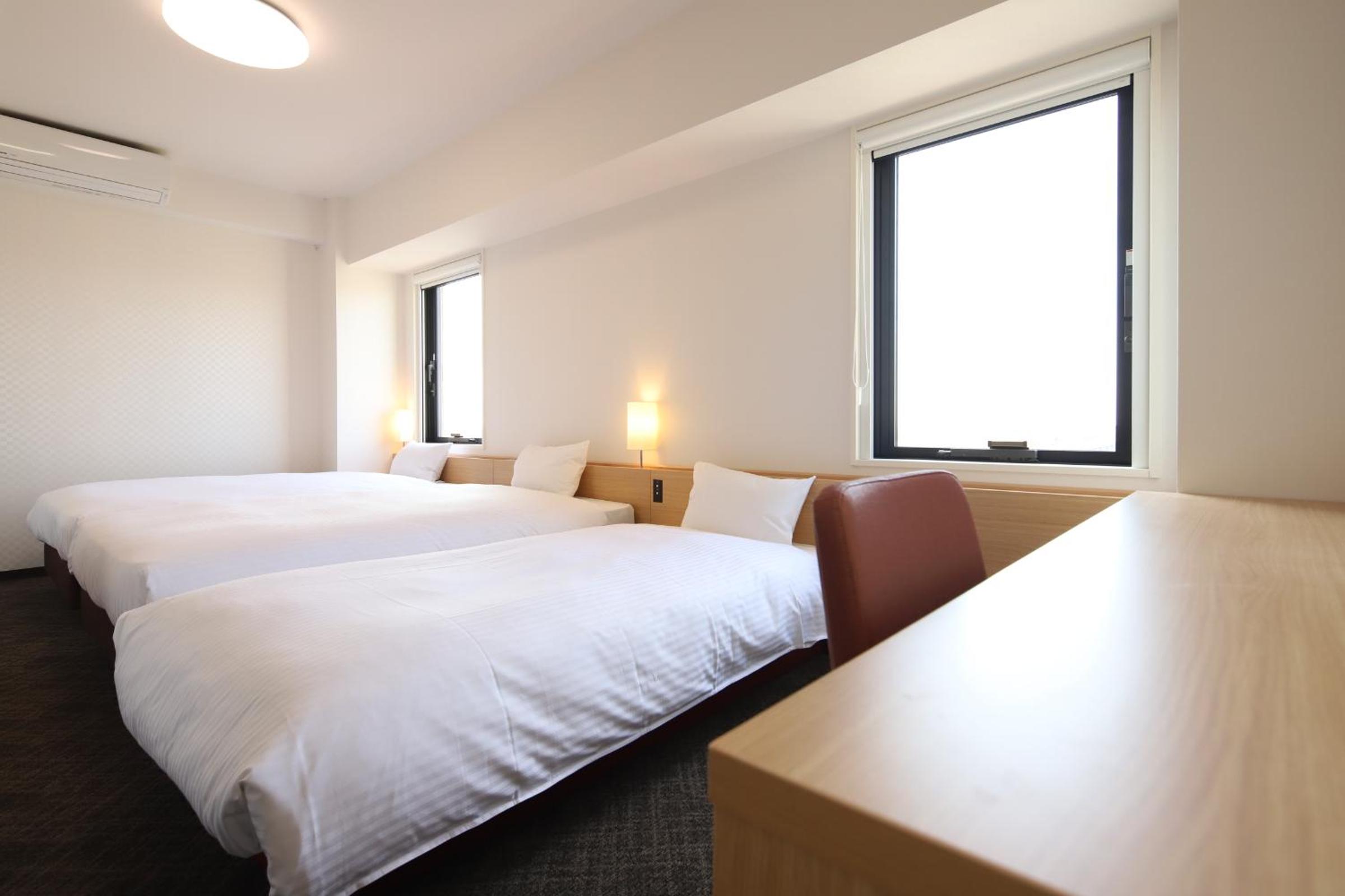 Room, Triple