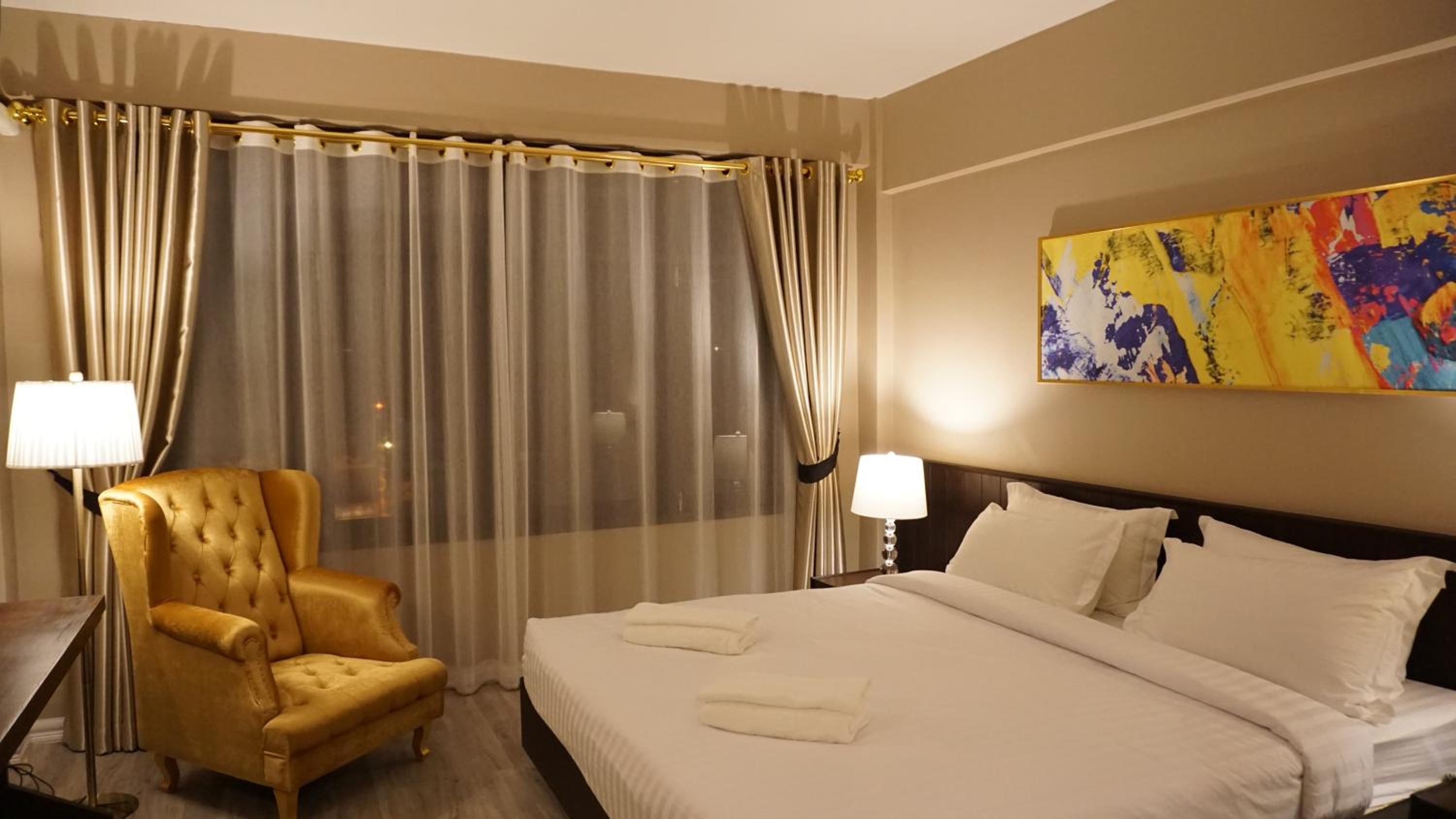 Taris Art Hotel Phrae 77/96