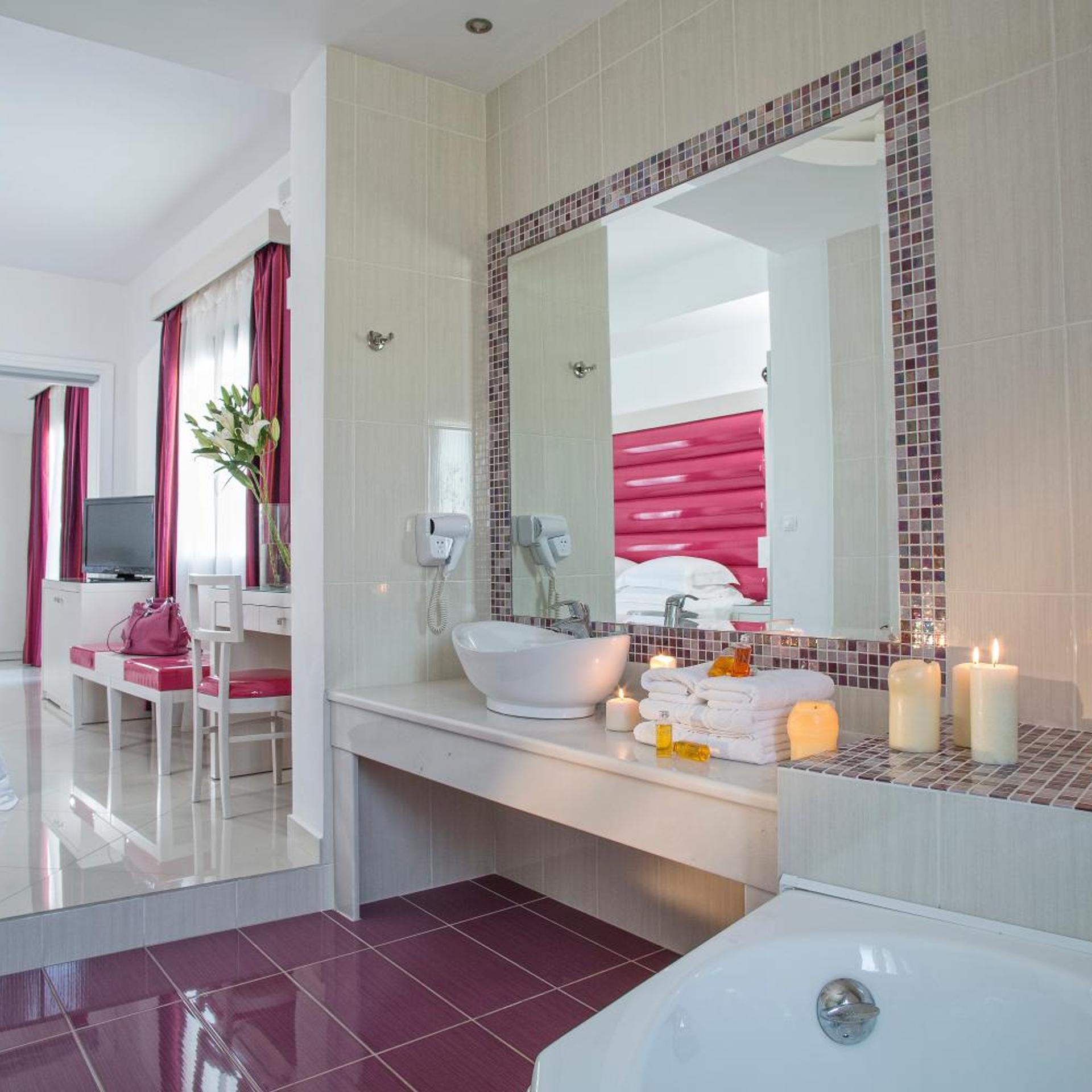 Honeymoon, Suite, Sea View, Outdoor Jetted Tub، Grand Beach 7/9