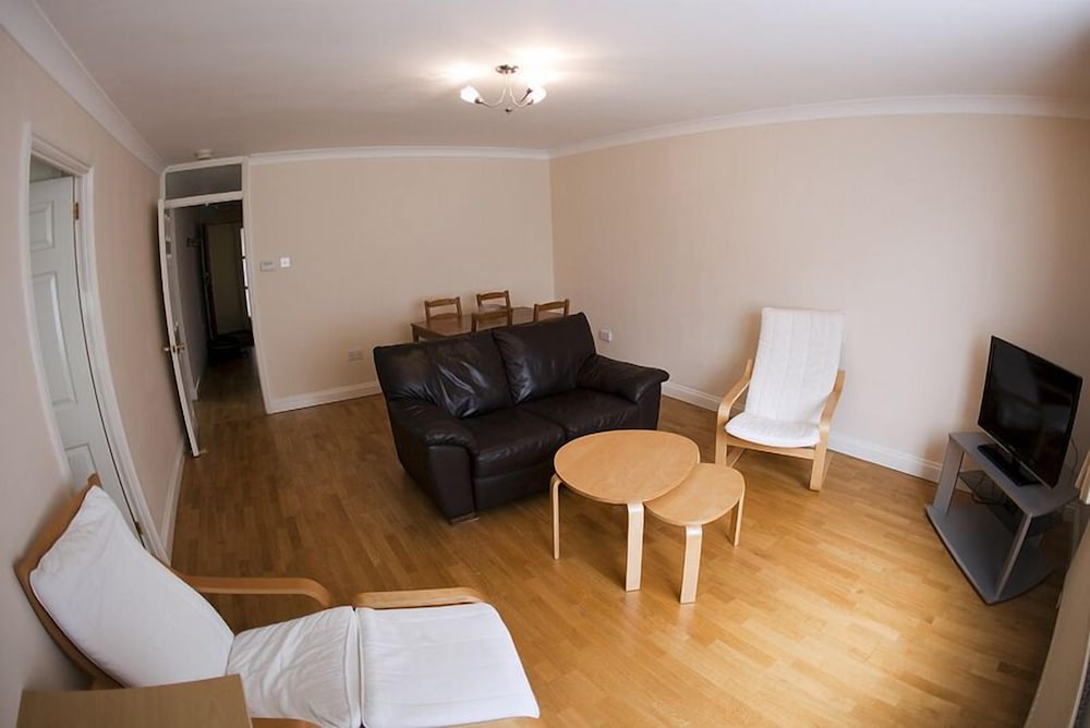 Brentwood Guest House Hotel 26/50