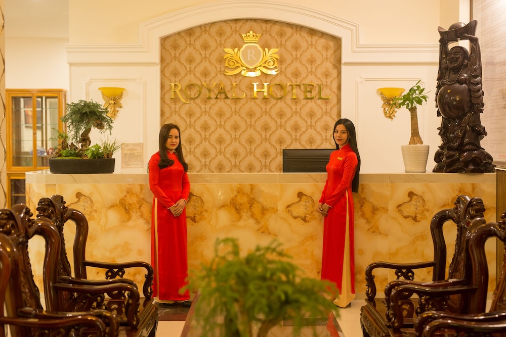 Royal Hotel 7/41