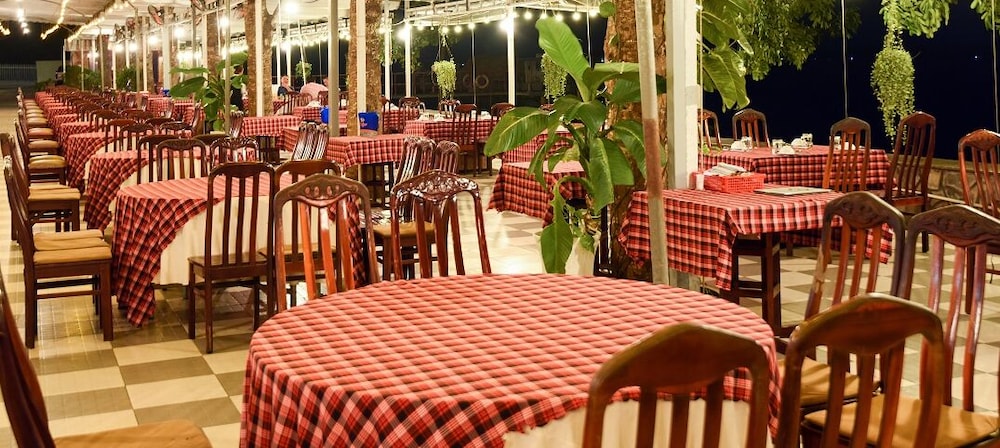 restaurant-cafeteria