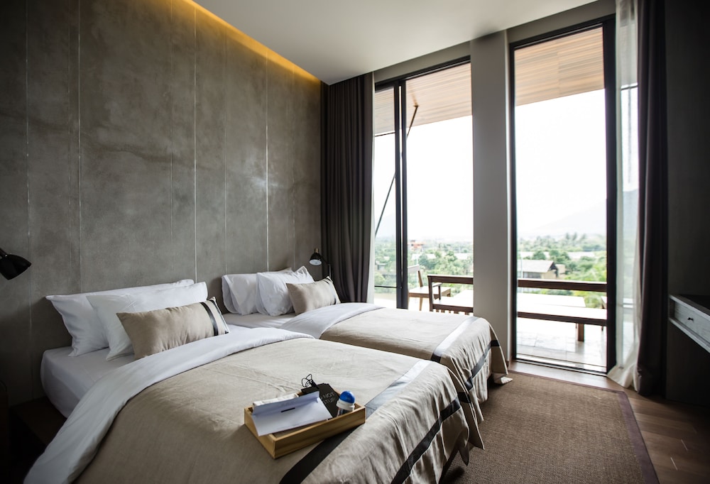 Atta Lakeside Resort Suite 20/81