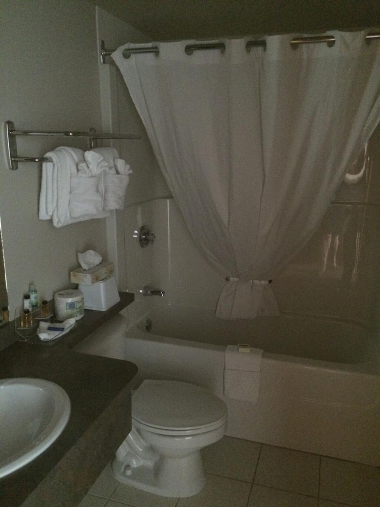 Foxwood Inn and Suites 34/38