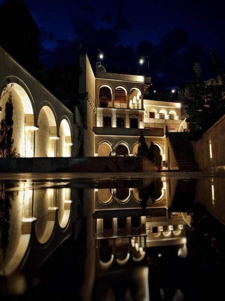Medusa Cave Hotel 1/50