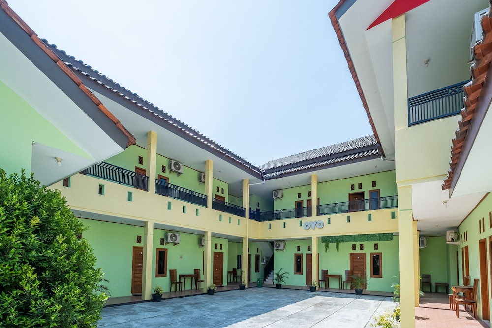 OYO 1399 Cemara Residence Syariah 1/39