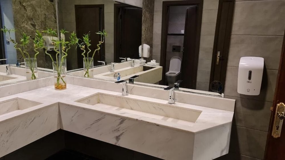 فندق جوار المدينة الفندقية(Jiwar Al Madina Hotel) 50/50