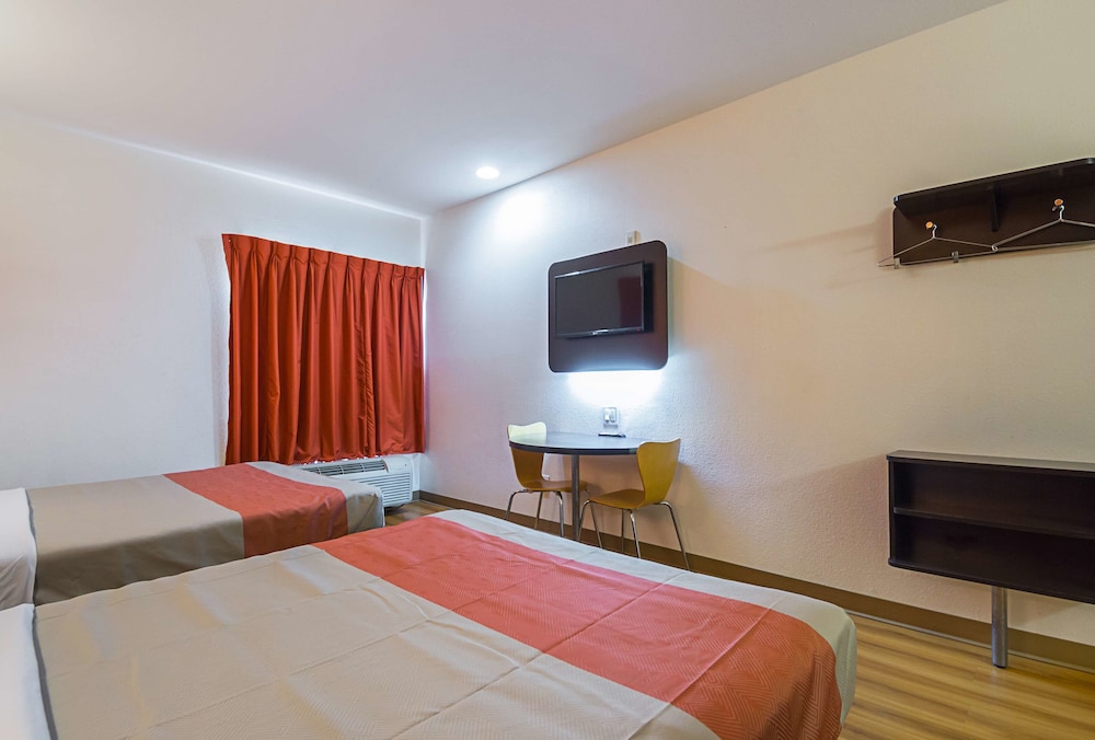 STANDARD, 2 QUEEN BEDS
