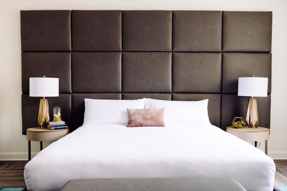 Hotel Deco Omaha, Tapestry Collection by Hilton 10/64