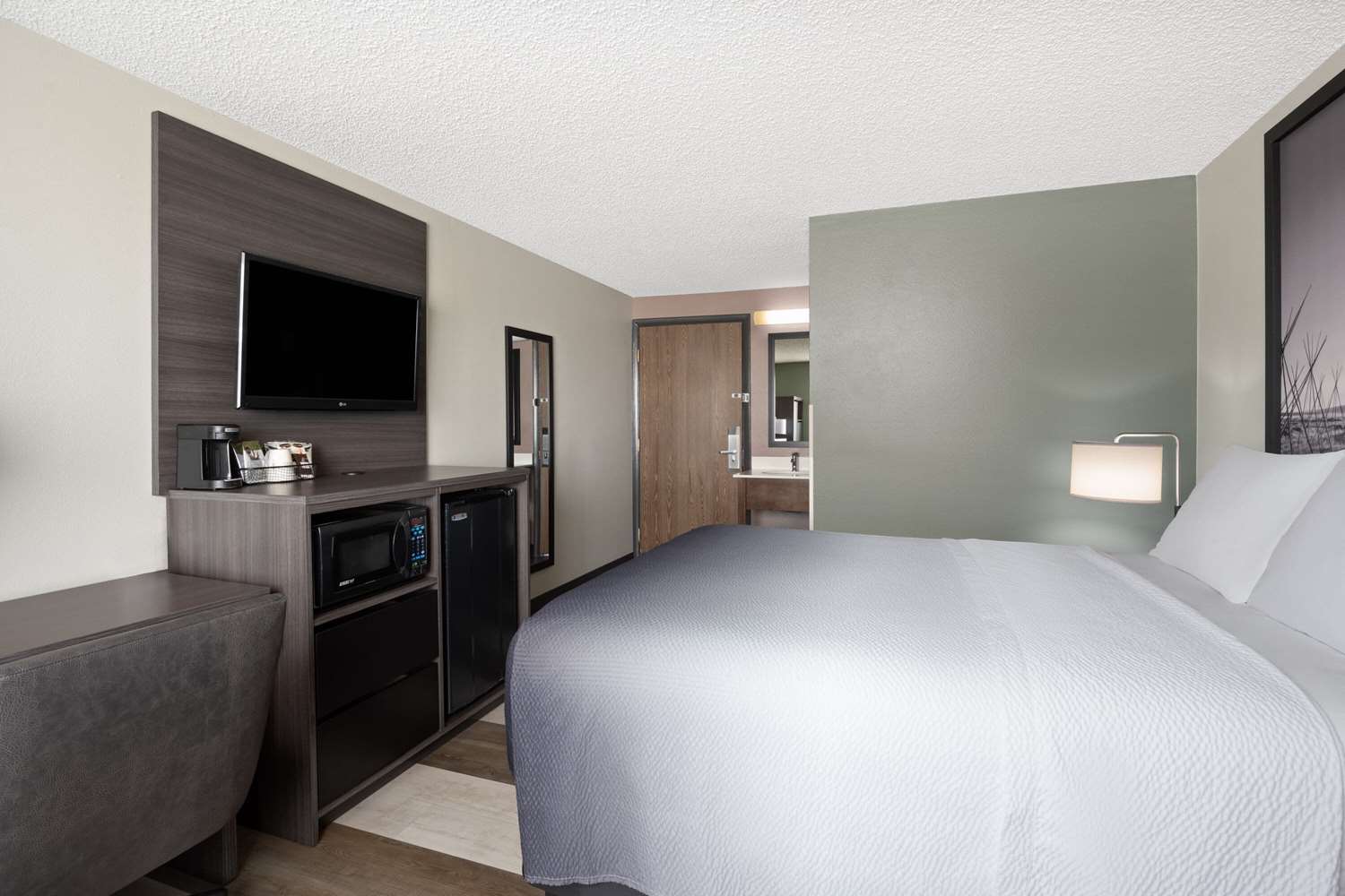 Super 8 by Wyndham Conrad MT 11/41