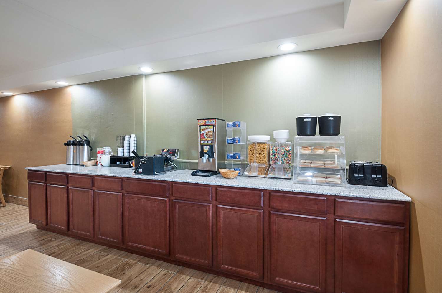 Quality Inn Near Pimlico Racetrack 4/32