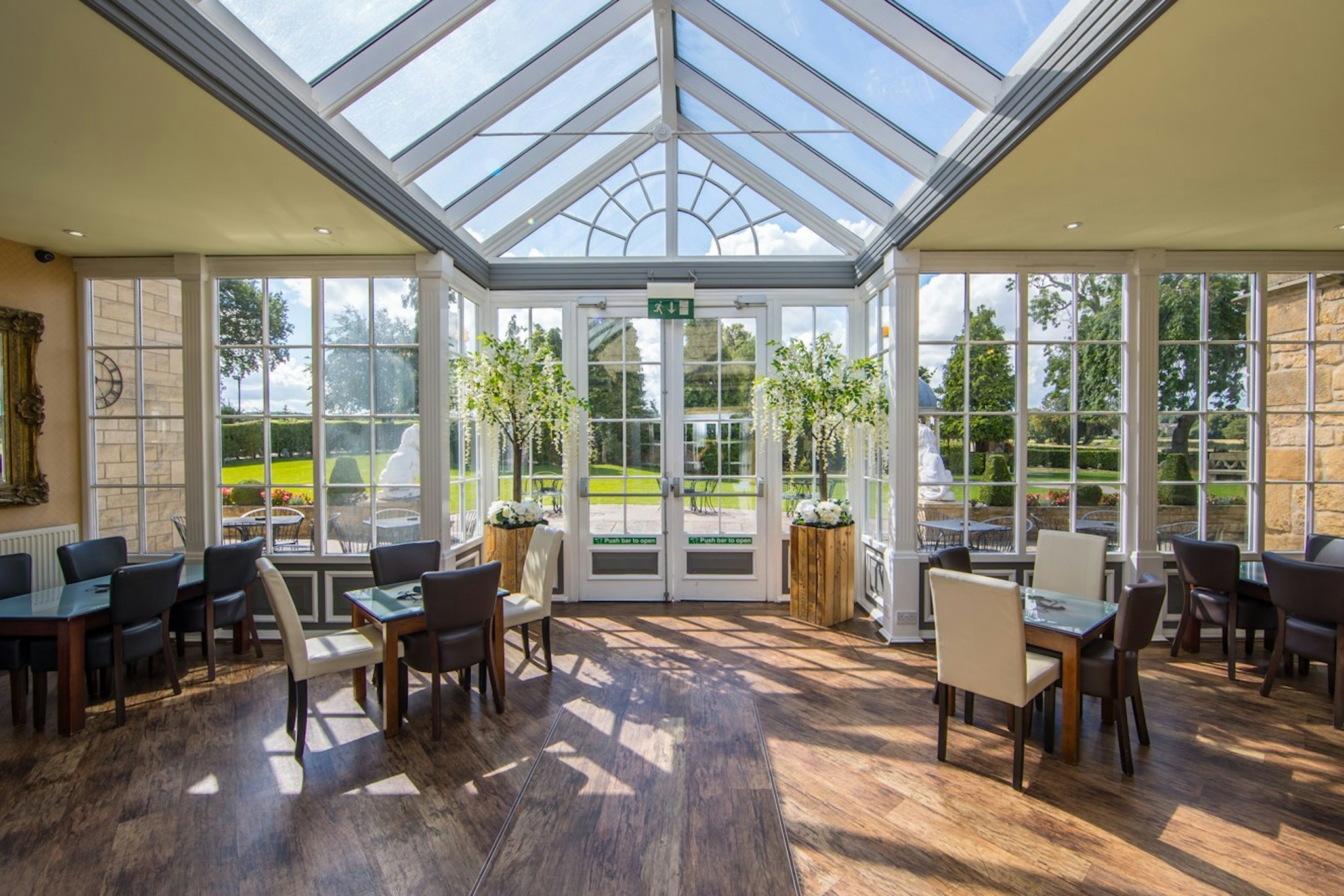 Rogerthorpe Manor Hotel 13/22