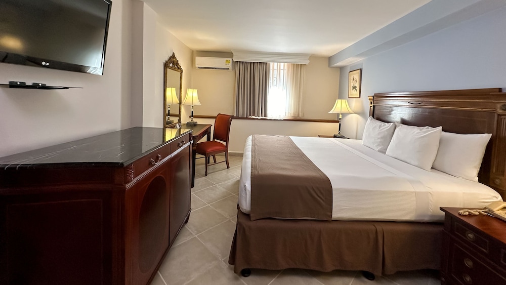 El Prado Hotel 16/62