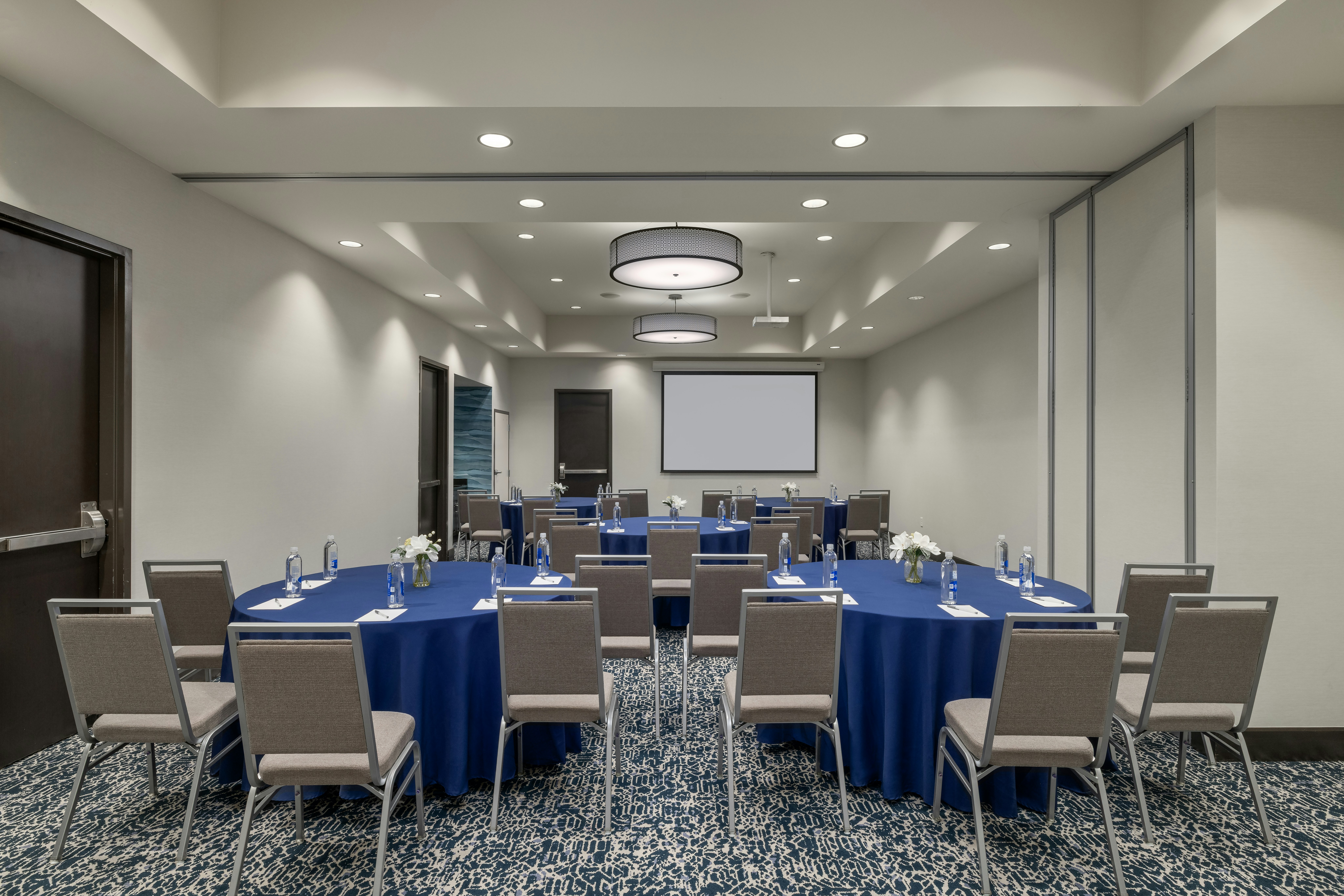 Hampton Inn And Suites Roanoke-Downtown 67/75