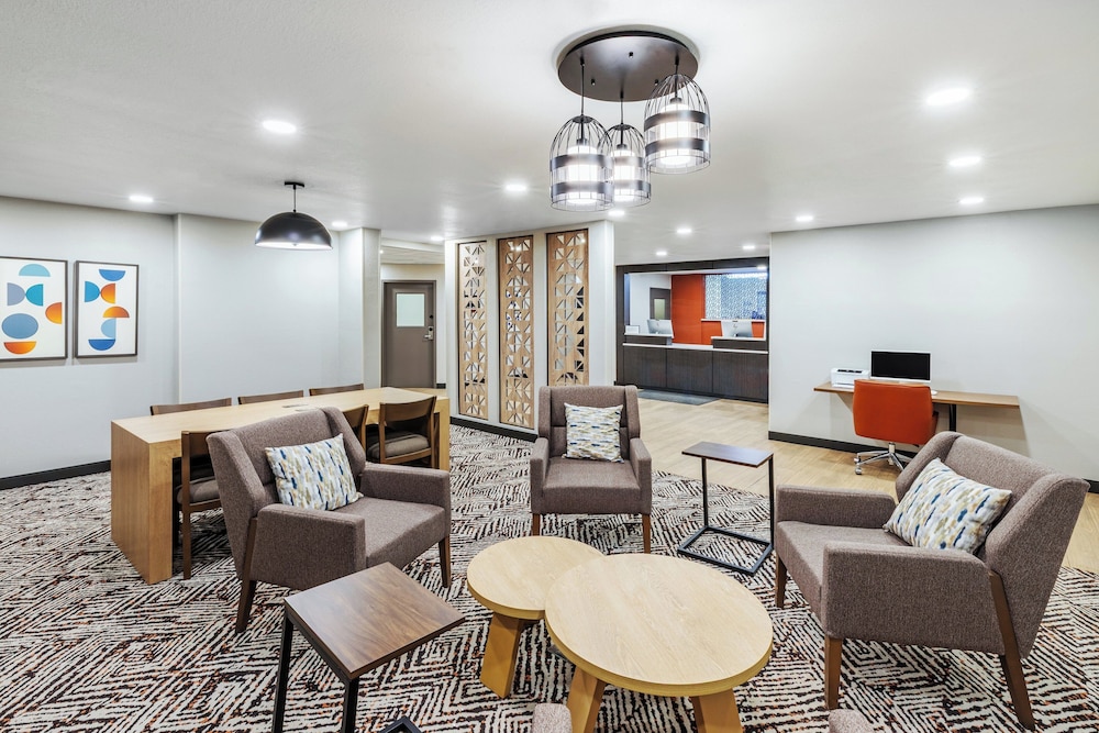 Candlewood Suites Topeka 30/49