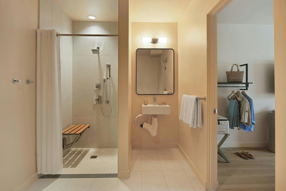 City Center Hotel Long Beach, Sonder by Marriott Bonvoy 50/53