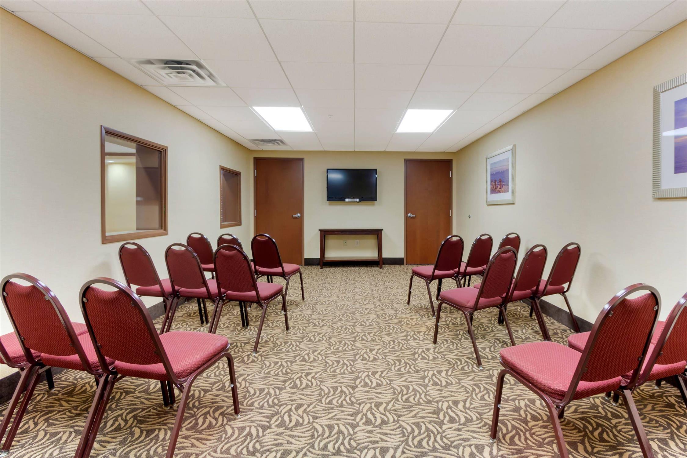Comfort Suites West of The Ashley 43/46