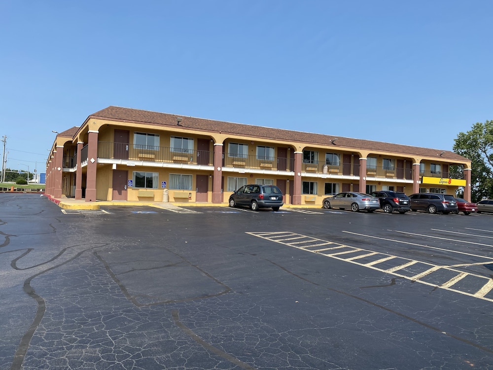 Super 8 by Wyndham Midwest City OK 5/33